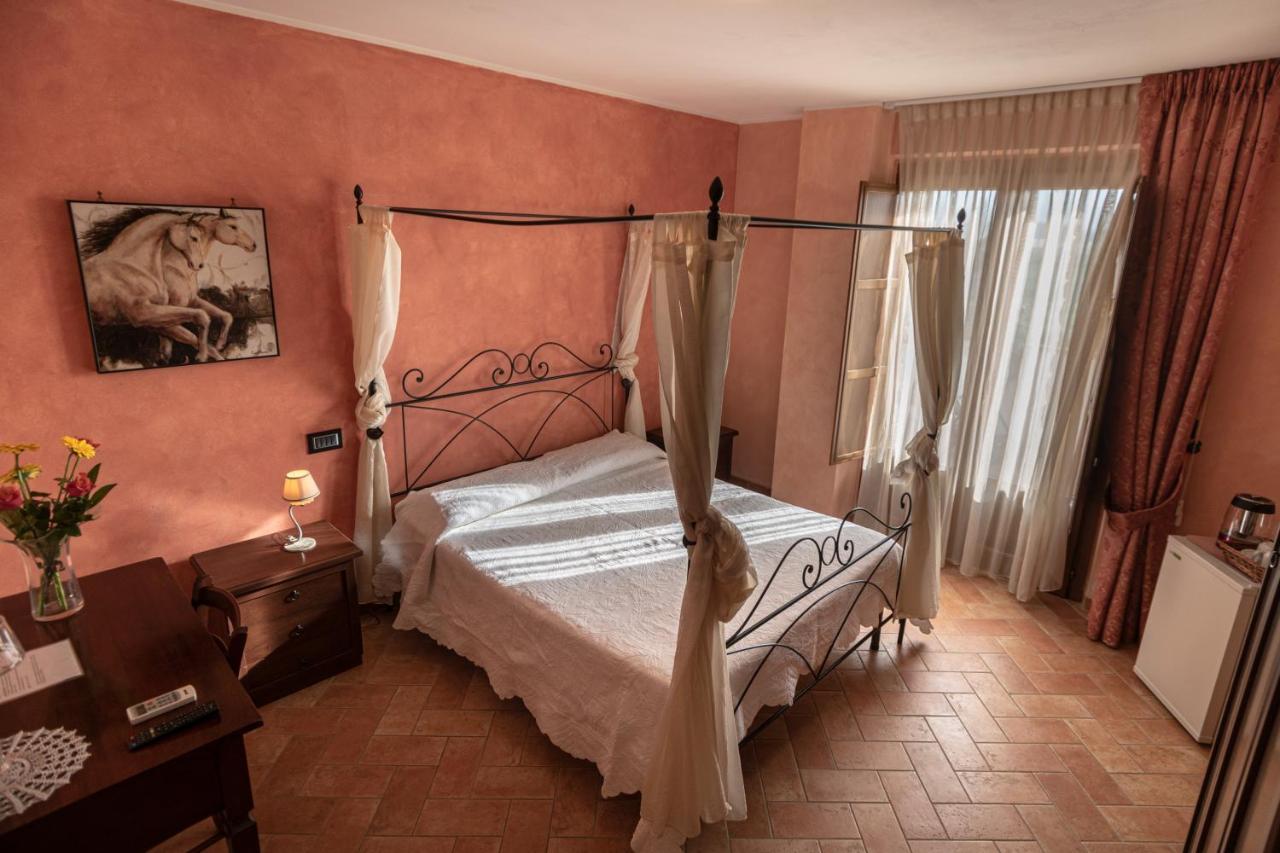 B&B Villa Barbarossa Petrignano ภายนอก รูปภาพ